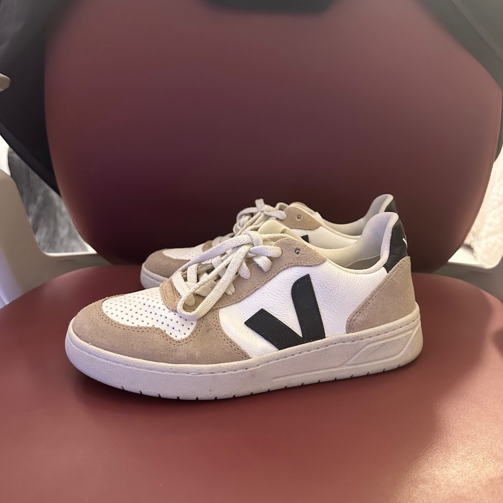 Veja V-10 sneakers